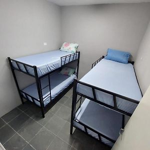 Habitación para Hombres Compartida